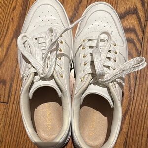 EUC Vionic White and Gold Casual Sneakers.